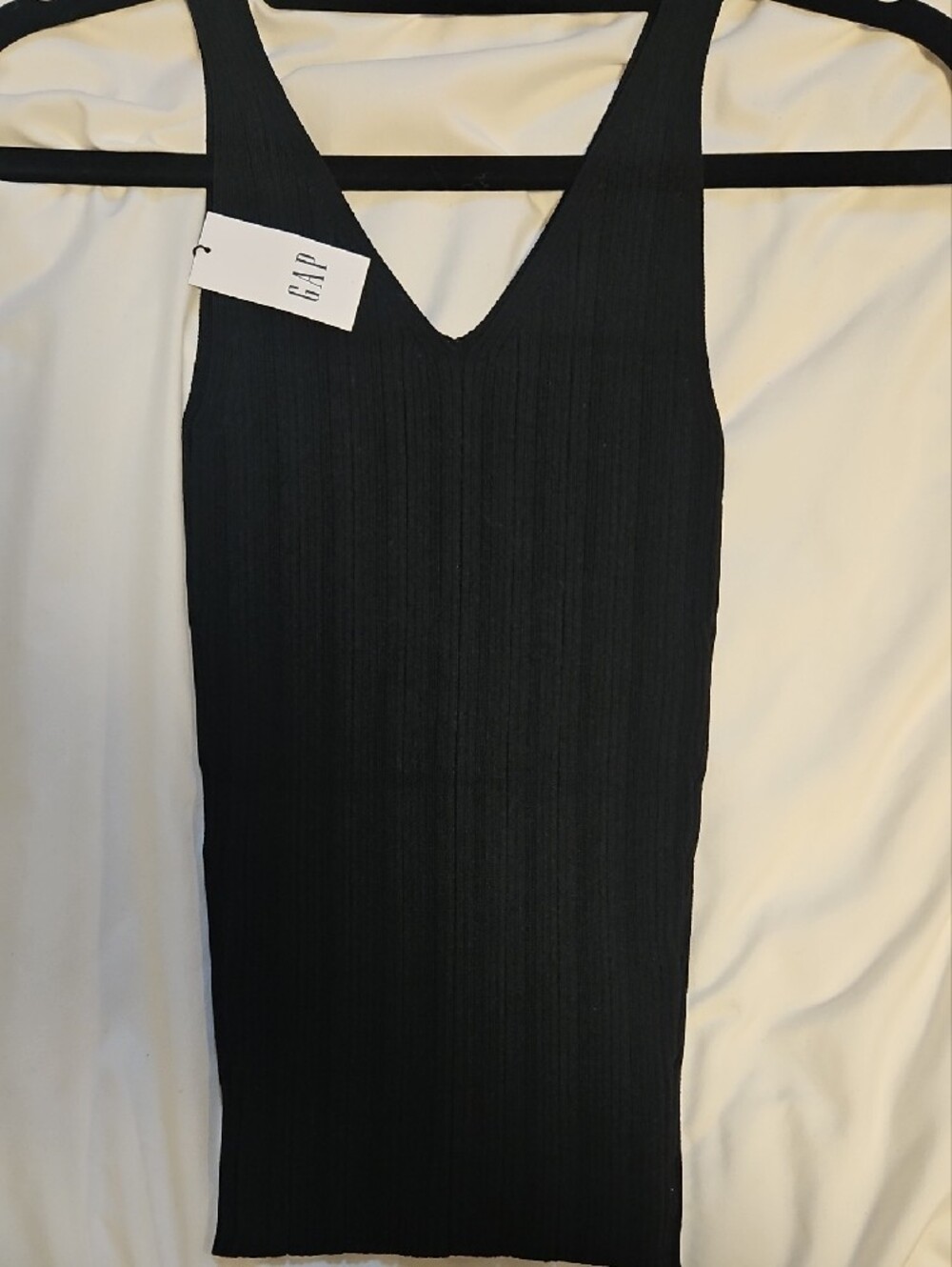 GAP Black Ribbed Dressy V-Neck Tank Top - Picture 3 of 3